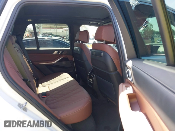 2025 BMW X5 xDrive40i z VIN 5UX23EU03S9Z14103, wystawiony jako IAAI lot #42519767 z przebiegiem 2 983 mil mil oraz . Historia ofert i sprzedaży dostępna na DreamBid. Obrazek 8.