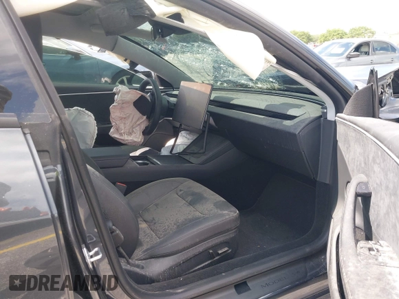 2025 Tesla Model 3 Long Range z VIN 5YJ3E1EBXSF909124, wystawiony jako IAAI lot #42015297 z przebiegiem Nie podano mil oraz . Historia ofert i sprzedaży dostępna na DreamBid. Obrazek 5.
