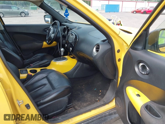 2015 Nissan Juke SL z VIN JN8AF5MV0FT554723, wystawiony jako IAAI lot #42415529 z przebiegiem 226 752 mil mil oraz . Historia ofert i sprzedaży dostępna na DreamBid. Obrazek 5.