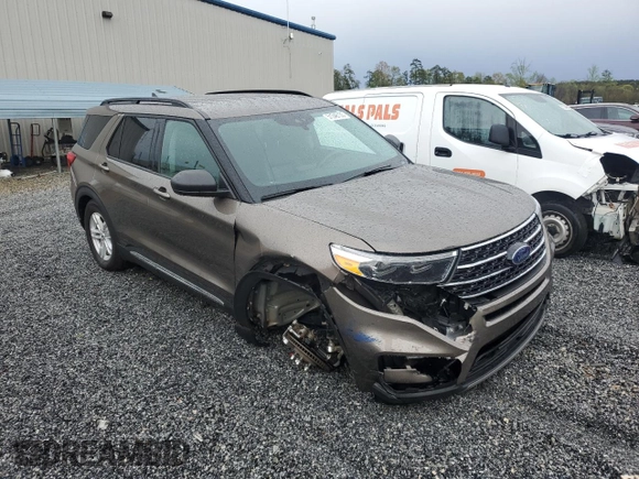 2021 Ford Explorer XLT with VIN 1FMSK7DH3MGB39284, listed as a Copart auction lot 51348135 with 54,512 mi miles and Salvage Title. Bid and sale history available at carsss.com. Image 4.