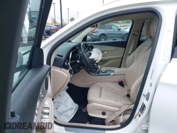 2019 Mercedes-Benz GLC 300 z VIN WDC0G4JB8KV182470, wystawiony jako IAAI lot #42429983 z przebiegiem 84 285 mil mil oraz . Historia ofert i sprzedaży dostępna na DreamBid. Obrazek 5.
