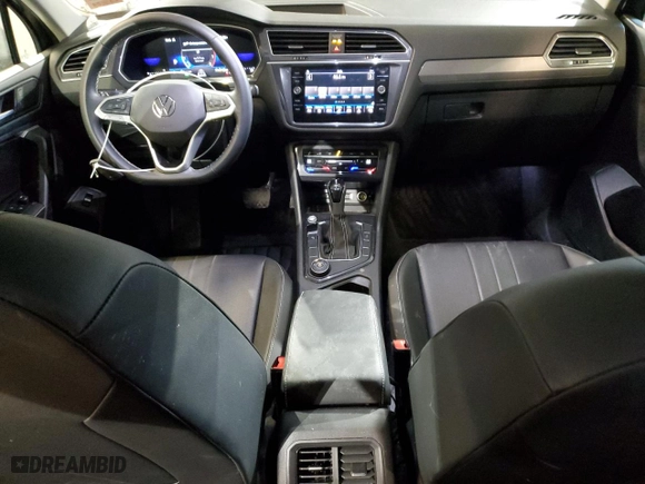 2024 Volkswagen Tiguan SE with VIN 3VVMB7AX8RM013610, listed as a Copart auction lot 41973885 with 14,653 mi miles and Salvage Title. Bid and sale history available at carsss.com. Image 8.