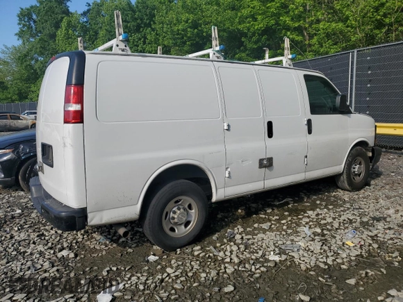 2017 Chevrolet Express Cargo z VIN 1GCWGAFF8H1111733, wystawiony jako Copart lot #55809425 z przebiegiem 99 328 mil mil oraz Szkoda całkowita • Salvage title. Historia ofert i sprzedaży dostępna na DreamBid. Obrazek 3.