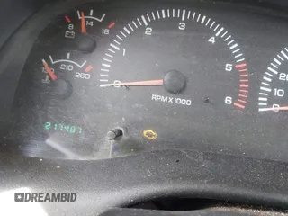 2002 Dodge 2500 z VIN 3B7KF23Z92M200971, wystawiony jako IAAI lot #41886859 z przebiegiem 217 487 mil mil oraz . Historia ofert i sprzedaży dostępna na DreamBid. Obrazek 7.