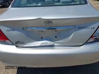 2006 Toyota Camry STD z VIN 4T1BE32K46U725379, wystawiony jako IAAI lot #42247594 z przebiegiem 83 586 mil mil oraz . Historia ofert i sprzedaży dostępna na DreamBid. Obrazek 6.