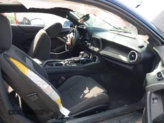 2018 Chevrolet Camaro 1SS z VIN 1G1FF1R7XJ0102124, wystawiony jako IAAI lot #42292031 z przebiegiem 117 098 mil mil oraz . Historia ofert i sprzedaży dostępna na DreamBid. Obrazek 5.