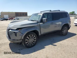 2024 Lexus GX 550 Luxury z VIN JTJVBCDX8R5012211, wystawiony jako Copart lot #56460015 z przebiegiem 14 193 mil mil oraz Szkody całkowita. Historia ofert i sprzedaży dostępna na DreamBid. Obrazek 1.