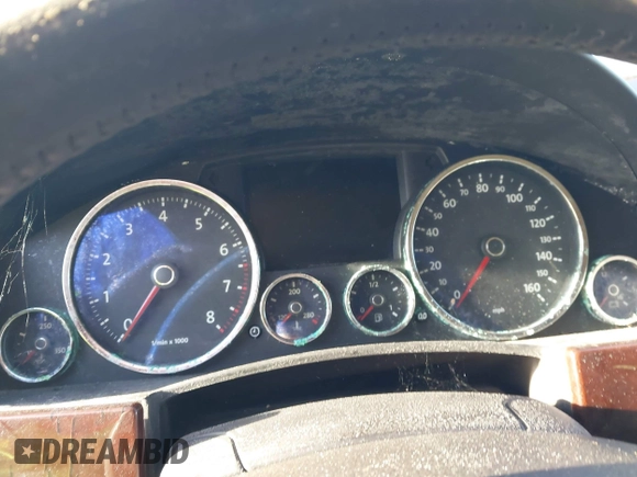 2008 Volkswagen Touareg V6 z VIN WVGBE77L38D044092, wystawiony jako IAAI lot #41766743 z przebiegiem Nie podano mil oraz . Historia ofert i sprzedaży dostępna na DreamBid. Obrazek 7.
