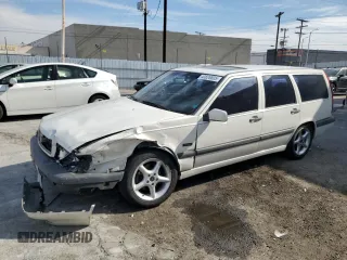 1994 Volvo 850 с VIN YV1LW5711R2013746, выставлен на аукционе Copart как лот 43826605 с пробегом 133 048 миль миль и Списание • Salvage title. История ставок и продаж доступна на DreamBid. Изображение 1.