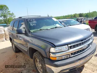 2002 Chevrolet Tahoe LT with VIN 1GNEC13ZX2R273935, listed as a IAAI auction lot 42036083 with 205,995 mi miles. Bid and sale history available at carsss.com. Image 1.