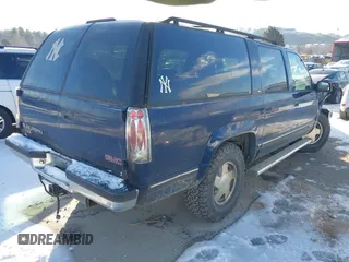 1998 GMC Suburban with VIN 1GKFK16R7WJ700525, listed as a IAAI auction lot 41305248 with 205,300 mi miles. Bid and sale history available at carsss.com. Image 4.