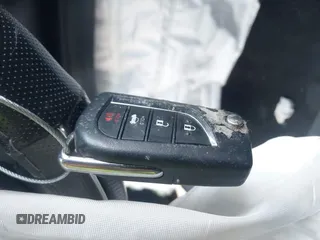 2020 Toyota Camry SE z VIN 4T1G11BKXLU002444, wystawiony jako IAAI lot #41948501 z przebiegiem 53 902 mil mil oraz . Historia ofert i sprzedaży dostępna na DreamBid. Obrazek 11.