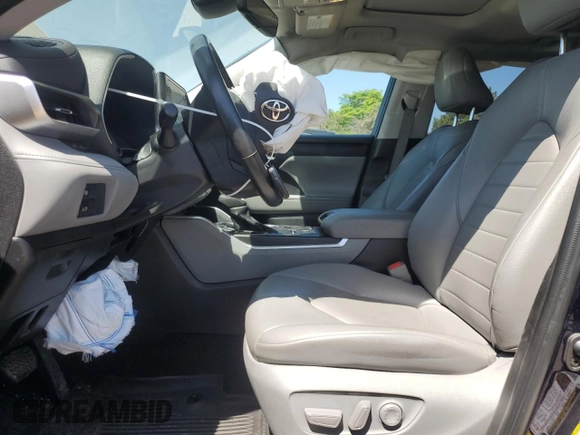 2022 Toyota Highlander XLE with VIN 5TDGZRBH8NS573003, listed as a Copart auction lot 56254485 with 19,293 mi miles and Salvage title. Bid and sale history available at DreamBid. Image 7.