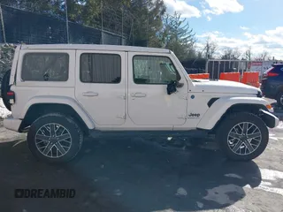 2024 Jeep Wrangler High Altitude z VIN 1C4RJXU60RW176763, wystawiony jako IAAI lot #41508931 z przebiegiem 11 026 mil mil oraz . Historia ofert i sprzedaży dostępna na DreamBid. Obrazek 14.