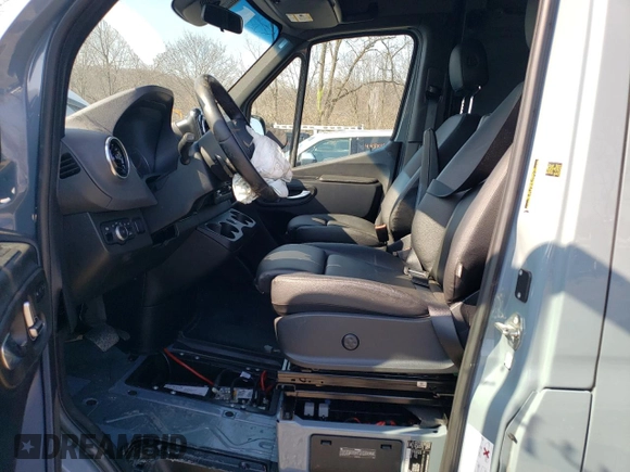 2021 Mercedes-Benz Sprinter with VIN W1Y4EBVY4MT082599, listed as a Copart auction lot 44882634 with 22,930 mi miles and . Bid and sale history available at DreamBid. Image 7.