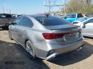 2024 Kia Forte GT-Line z VIN 3KPF54AD0RE801536, wystawiony jako IAAI lot #42027712 z przebiegiem 7 269 mil mil oraz . Historia ofert i sprzedaży dostępna na DreamBid. Obrazek 3.
