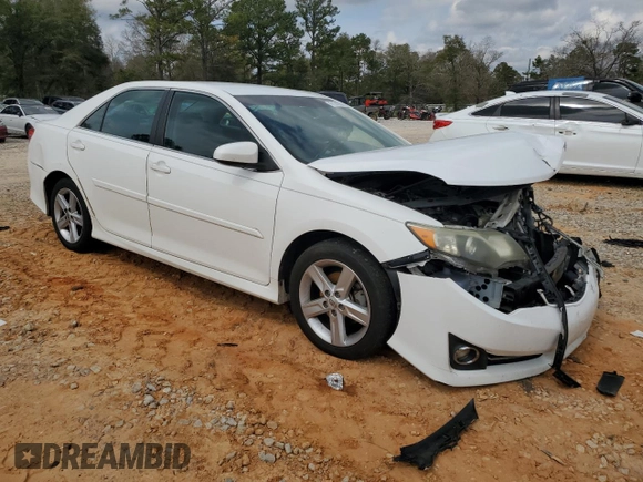2014 Toyota Camry L with VIN 4T1BF1FK0EU731965, listed as a Copart auction lot 47131205 with 186,806 mi miles and Salvage Title. Bid and sale history available at carsss.com. Image 4.