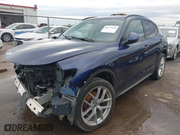 2018 Alfa Romeo Stelvio Sport z VIN ZASFAKPN8J7B82504, wystawiony jako IAAI lot #40811033 z przebiegiem 74 165 mil mil oraz . Historia ofert i sprzedaży dostępna na DreamBid. Obrazek 2.