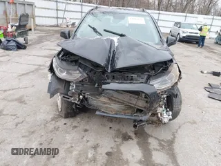 2019 Chevrolet Trax LT z VIN KL7CJPSB6KB957920, wystawiony jako IAAI lot #42011634 z przebiegiem 74 420 mil mil oraz . Historia ofert i sprzedaży dostępna na DreamBid. Obrazek 6.
