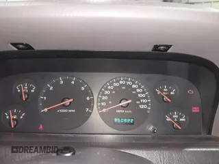 2000 Jeep Grand Cherokee Laredo z VIN 1J4GW48NXYC244327, wystawiony jako IAAI lot #41832166 z przebiegiem 250 822 mil mil oraz . Historia ofert i sprzedaży dostępna na DreamBid. Obrazek 7.