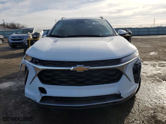 2025 Chevrolet Trax LT with VIN KL77LHEP9SC136880, listed as a Copart auction lot 50460465 with 2,895 mi miles and Salvage Title. Bid and sale history available at carsss.com. Image 5.