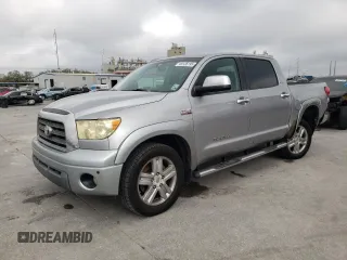 2008 Toyota Tundra Limited z VIN 5TFEV58118X040477, wystawiony jako Copart lot #49136195 z przebiegiem 178 731 mil mil oraz Szkoda całkowita • Salvage title. Historia ofert i sprzedaży dostępna na DreamBid. Obrazek 1.