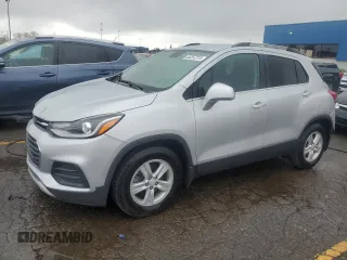 2020 Chevrolet Trax LT z VIN 3GNCJLSB8LL138362, wystawiony jako Copart lot #55257215 z przebiegiem 63 592 mil mil oraz Szkoda całkowita • Salvage title. Historia ofert i sprzedaży dostępna na DreamBid. Obrazek 1.