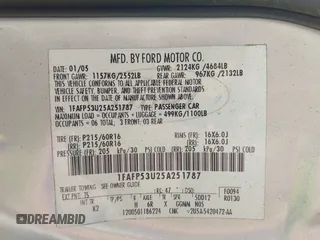 2005 Ford Taurus SE z VIN 1FAFP53U25A251787, wystawiony jako IAAI lot #42233901 z przebiegiem 141 347 mil mil oraz . Historia ofert i sprzedaży dostępna na DreamBid. Obrazek 9.
