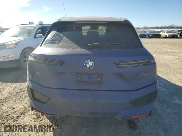 2023 BMW iX M60 z VIN WB533CF00PCM07995, wystawiony jako Copart lot #46043845 z przebiegiem Nie podano mil oraz Szkoda całkowita • Salvage title. Historia ofert i sprzedaży dostępna na DreamBid. Obrazek 6.