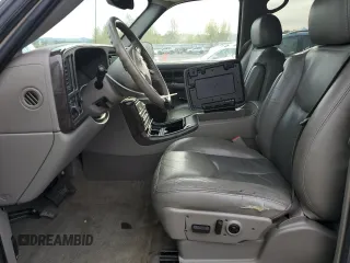 2005 GMC Yukon Denali z VIN 1GKEK63U65J262371, wystawiony jako Copart lot #52773425 z przebiegiem 129 028 mil mil oraz Czysty tytuł • Clean title. Historia ofert i sprzedaży dostępna na DreamBid. Obrazek 7.