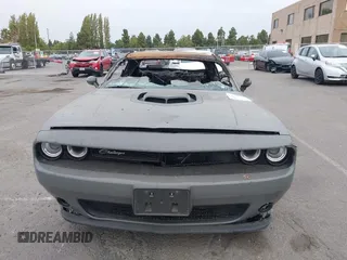 2017 Dodge Challenger R/T Shaker z VIN 2C3CDZBTXHH663987, wystawiony jako IAAI lot #40367339 z przebiegiem Nie podano mil oraz . Historia ofert i sprzedaży dostępna na DreamBid. Obrazek 11.