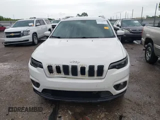 2019 Jeep Cherokee Latitude Plus z VIN 1C4PJLLB3KD151355, wystawiony jako IAAI lot #42128836 z przebiegiem 94 753 mil mil oraz . Historia ofert i sprzedaży dostępna na DreamBid. Obrazek 12.