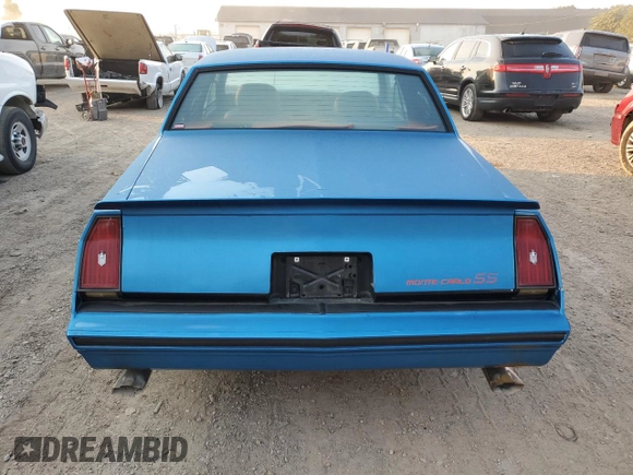 1984 Chevrolet Monte Carlo z VIN 1G1AZ37GXER137103, wystawiony jako Copart lot #74534514 z przebiegiem Nie podano mil oraz Tytuł czysty. Historia ofert i sprzedaży dostępna na DreamBid. Obrazek 6.