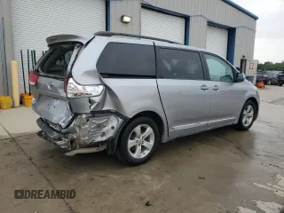 2012 Toyota Sienna LE AAS z VIN 5TDKK3DC0CS222967, wystawiony jako Copart lot #58044405 z przebiegiem 219 970 mil mil oraz Szkoda całkowita • Salvage title. Historia ofert i sprzedaży dostępna na DreamBid. Obrazek 3.