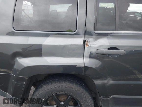 2011 Jeep Patriot Latitude with VIN 1J4NT1GA6BD114558, listed as a IAAI auction lot 41480698 with 199,006 mi miles and . Bid and sale history available at DreamBid. Image 18.