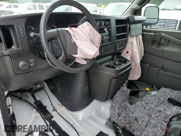 2024 GMC Savana Cargo z VIN 1GTW7AFP6R1163940, wystawiony jako Copart lot #59626435 z przebiegiem 16 183 mil mil oraz Czysty tytuł • Clean title. Historia ofert i sprzedaży dostępna na DreamBid. Obrazek 8.