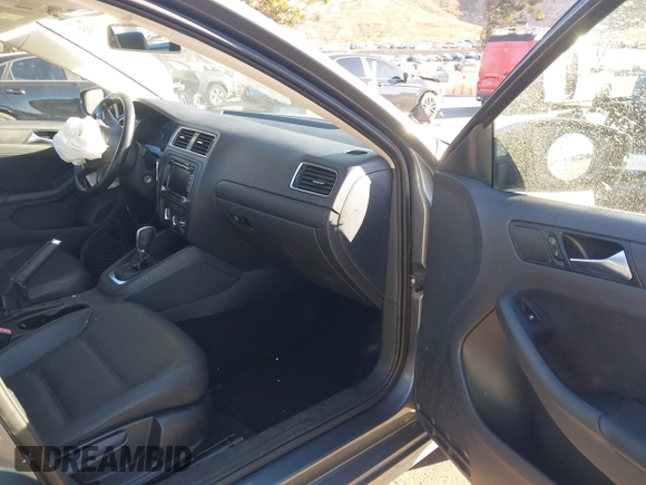 2011 Volkswagen Jetta SE with VIN 3VWDZ7AJ7BM318623, listed as a IAAI auction lot 41131568 with 130,799 mi miles and . Bid and sale history available at DreamBid. Image 5.