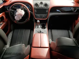 2017 Bentley Bentayga W12 z VIN SJAAC2ZV2HC013026, wystawiony jako Copart lot #72013144 z przebiegiem 43 428 mil mil oraz Szkoda całkowita • Salvage title. Historia ofert i sprzedaży dostępna na DreamBid. Obrazek 8.
