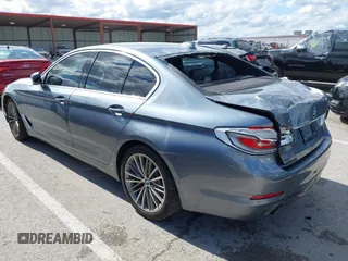 2019 BMW 5 Series 530i xDrive z VIN WBAJA7C51KWW12626, wystawiony jako IAAI lot #42335449 z przebiegiem 71 798 mil mil oraz . Historia ofert i sprzedaży dostępna na DreamBid. Obrazek 3.