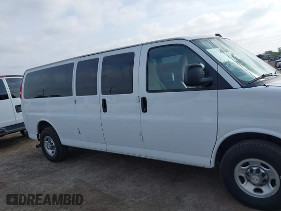 2020 Chevrolet Express Passenger LT z VIN 1GAZGPFG8L1209896, wystawiony jako IAAI lot #41509992 z przebiegiem 240 207 mil mil oraz . Historia ofert i sprzedaży dostępna na DreamBid. Obrazek 13.