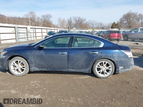 2014 Nissan Maxima SV z VIN 1N4AA5AP7EC460794, wystawiony jako IAAI lot #41493155 z przebiegiem 134 179 mil mil oraz . Historia ofert i sprzedaży dostępna na DreamBid. Obrazek 14.