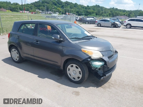 2010 Scion xD z VIN JTKKU4B46A1002781, wystawiony jako IAAI lot #42591179 z przebiegiem 215 788 mil mil oraz . Historia ofert i sprzedaży dostępna na DreamBid. Obrazek 1.