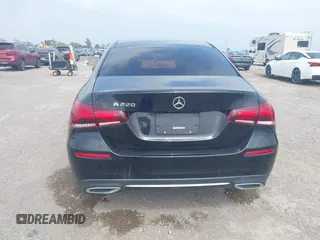 2021 Mercedes-Benz A 220 z VIN W1K3G4EB5MJ285990, wystawiony jako IAAI lot #41924555 z przebiegiem 45 187 mil mil oraz . Historia ofert i sprzedaży dostępna na DreamBid. Obrazek 16.
