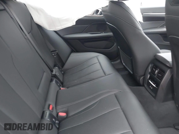 2024 BMW i4 eDrive35 z VIN WBY43AW05RFT22034, wystawiony jako IAAI lot #41545162 z przebiegiem 1499 mil mil oraz . Historia ofert i sprzedaży dostępna na DreamBid. Obrazek 8.