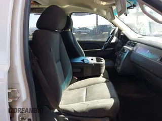 2010 Chevrolet Suburban LS with VIN 1GNUCHE01AR174986, listed as a IAAI auction lot 41697401 with 333,135 mi miles. Bid and sale history available at carsss.com. Image 5.