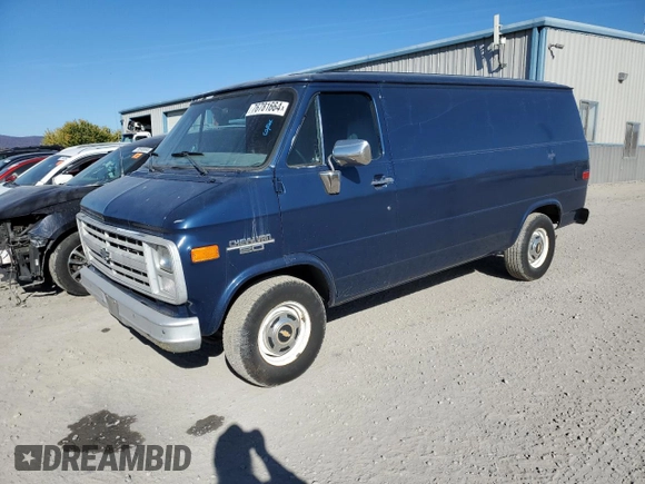 1988 Chevrolet Chevy Van z VIN 1GCEG25H5J7124768, wystawiony jako Copart lot #76781664 z przebiegiem 86 588 mil mil oraz Tytuł czysty. Historia ofert i sprzedaży dostępna na DreamBid. Obrazek 1.