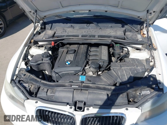 2011 BMW 3 Series 328i with VIN WBAPH7C59BE461739, listed as a IAAI auction lot 41759267 with 192,266 mi miles. Bid and sale history available at carsss.com. Image 10.