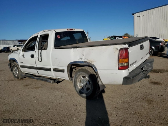 2000 Chevrolet Silverado 1500 LS with VIN 2GCEC19T9Y1205686, listed as a Copart auction lot 42333435 with 214,064 mi miles and Salvage Title. Bid and sale history available at carsss.com. Image 2.