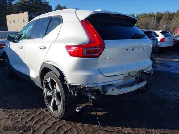 2019 Volvo XC40 Inscription with VIN YV4162UL3K2110466, listed as a IAAI auction lot 41693547 with 73,737 mi miles. Bid and sale history available at carsss.com. Image 6.