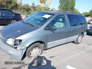 1999 Toyota Sienna LE z VIN 4T3ZF13C0XU117228, wystawiony jako IAAI lot #42384745 z przebiegiem 292 487 mil mil oraz . Historia ofert i sprzedaży dostępna na DreamBid. Obrazek 2.